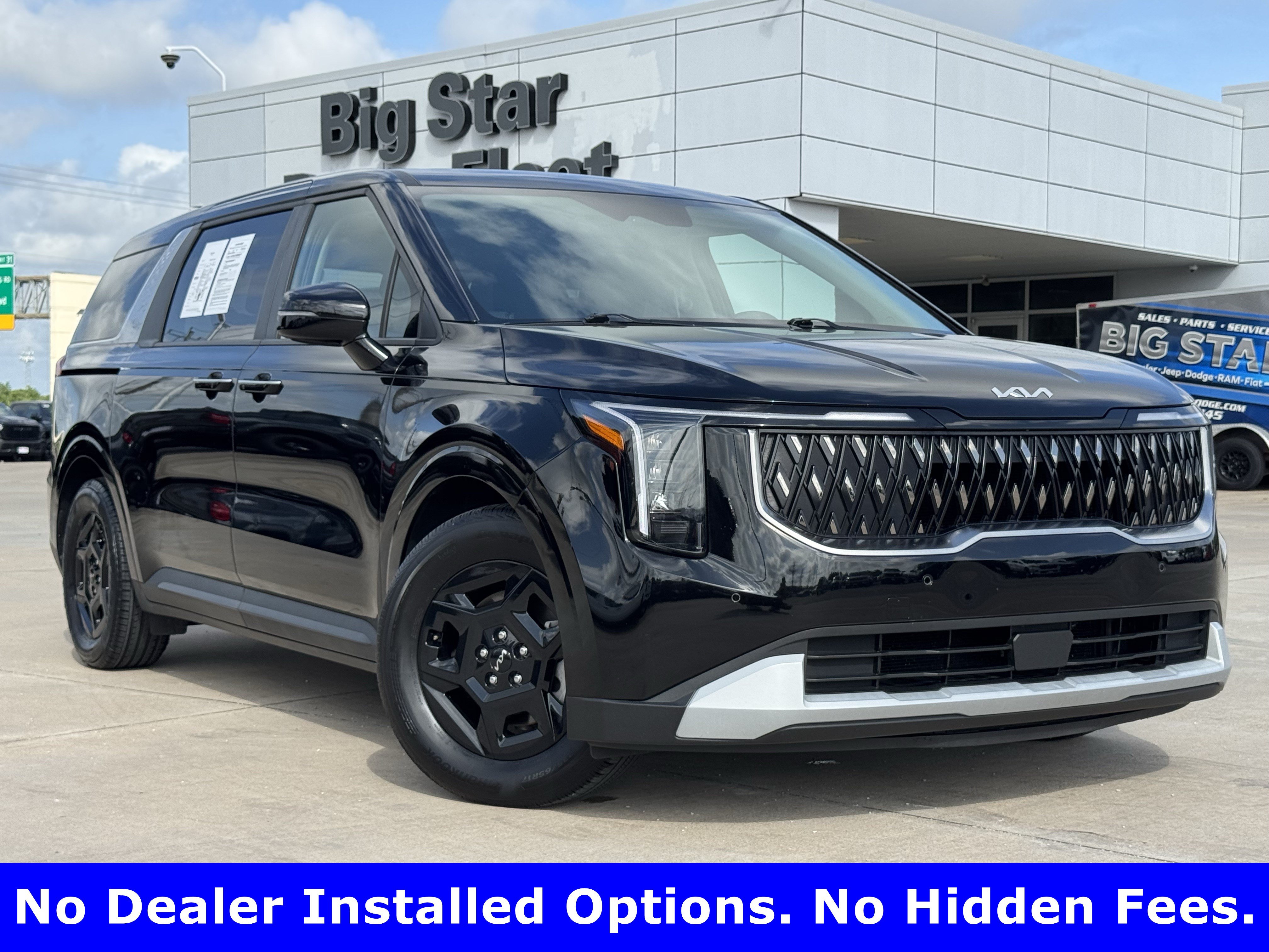 Used 2025 Kia Carnival FWD image 2