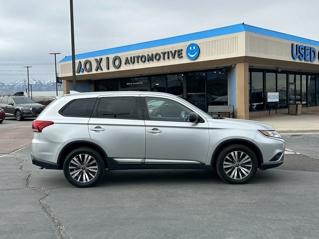 Used 2019 Mitsubishi Outlander SE image 2