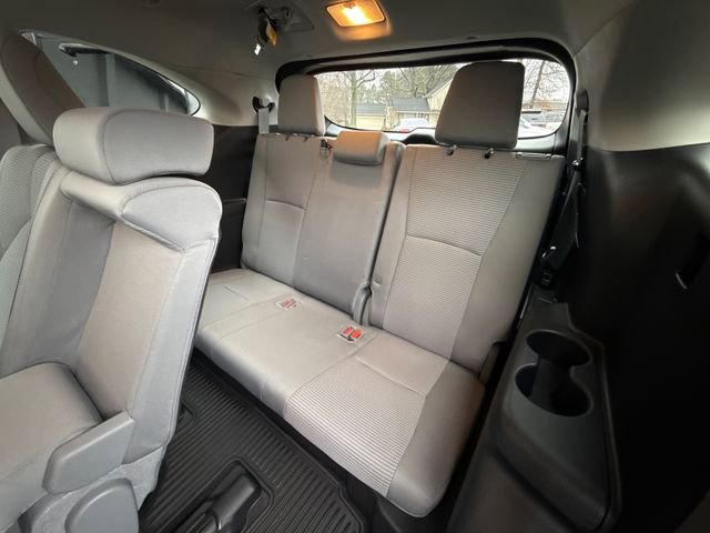 Used 2024 Toyota Highlander LE image 35