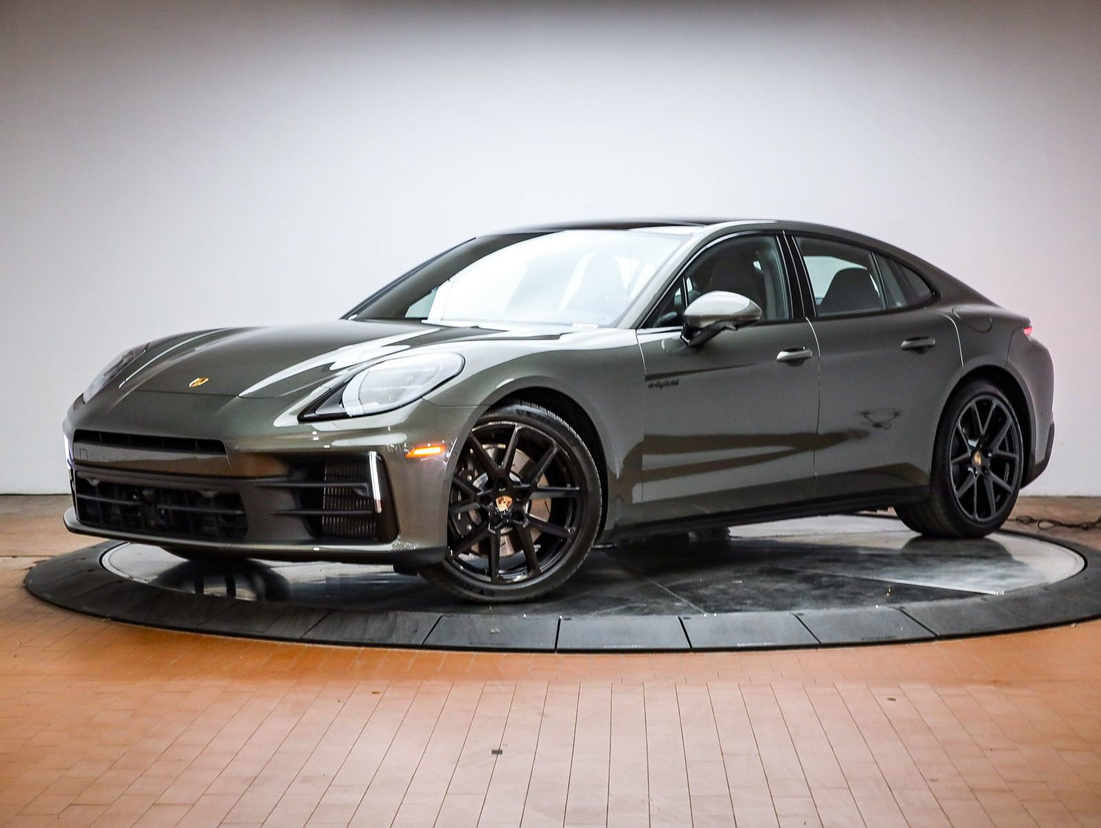 Used 2026 Porsche Panamera 4 image 1