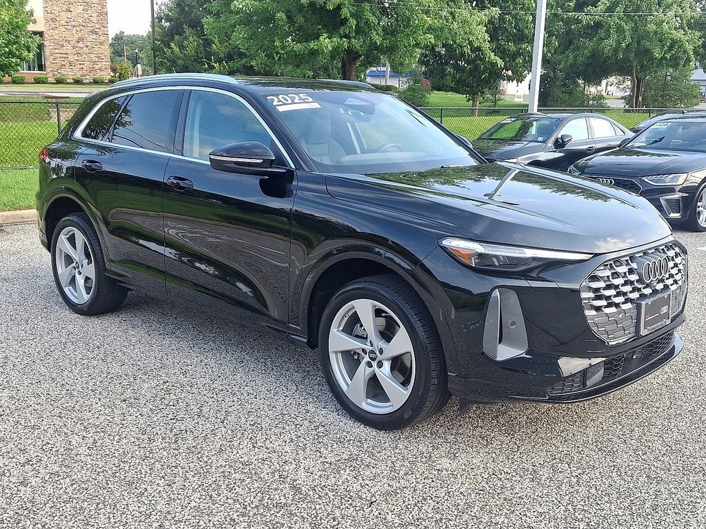 Certified 2025 Audi Q5 Premium AWD/4WD image 3