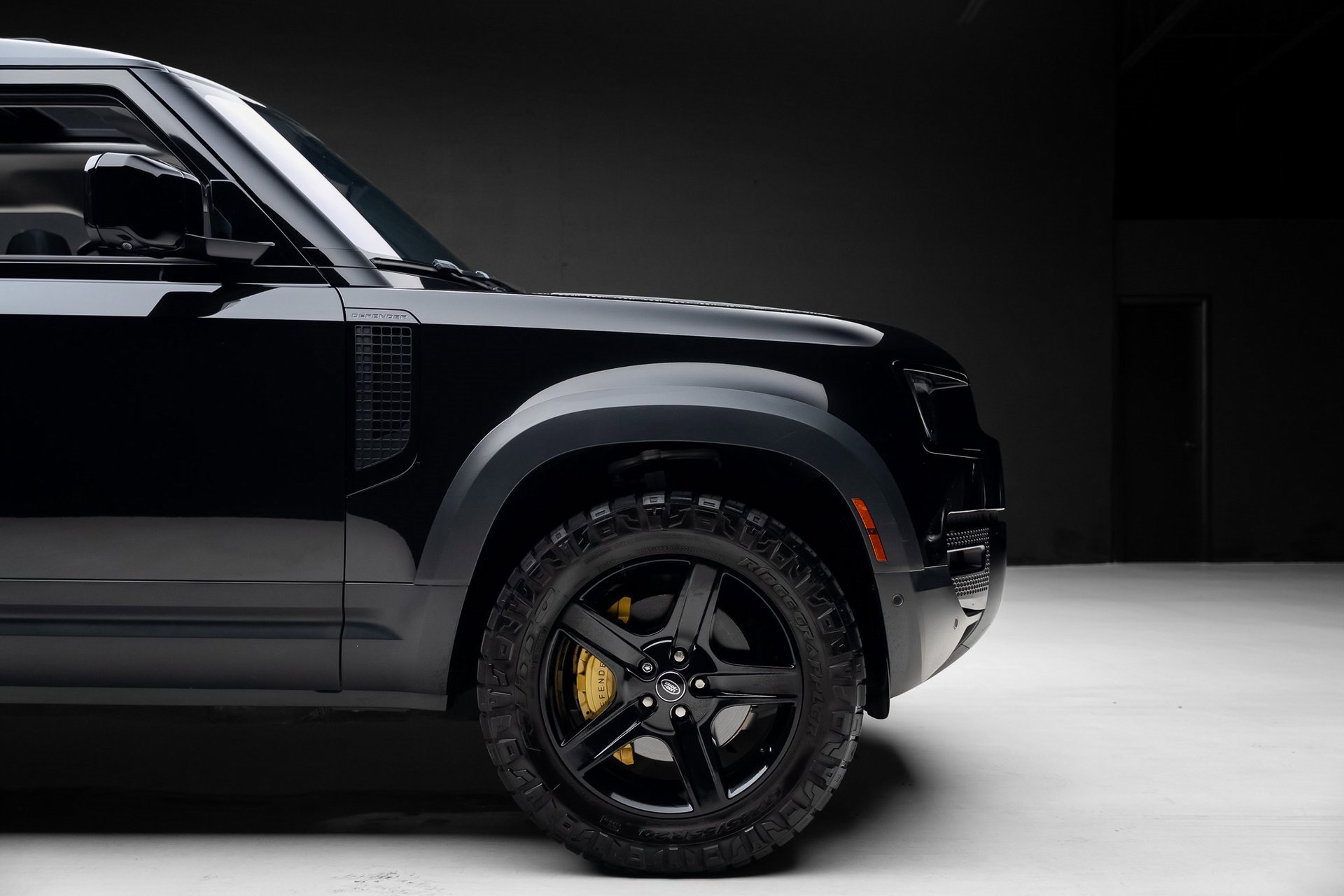 Used 2022 Land Rover Defender 110 SE image 38