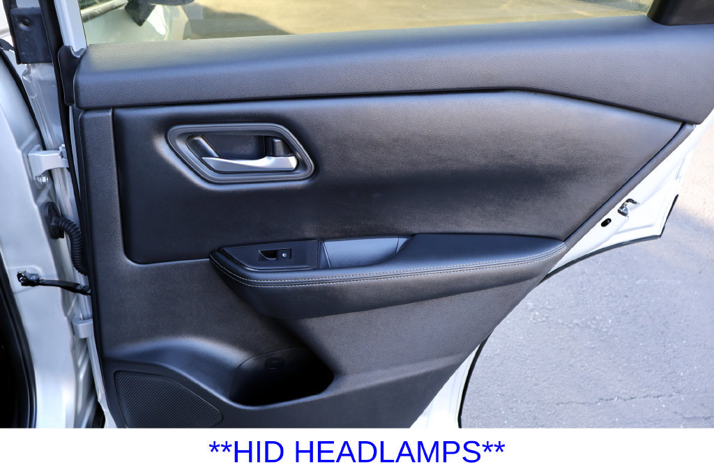 Used 2025 Nissan Rogue SV FWD image 18