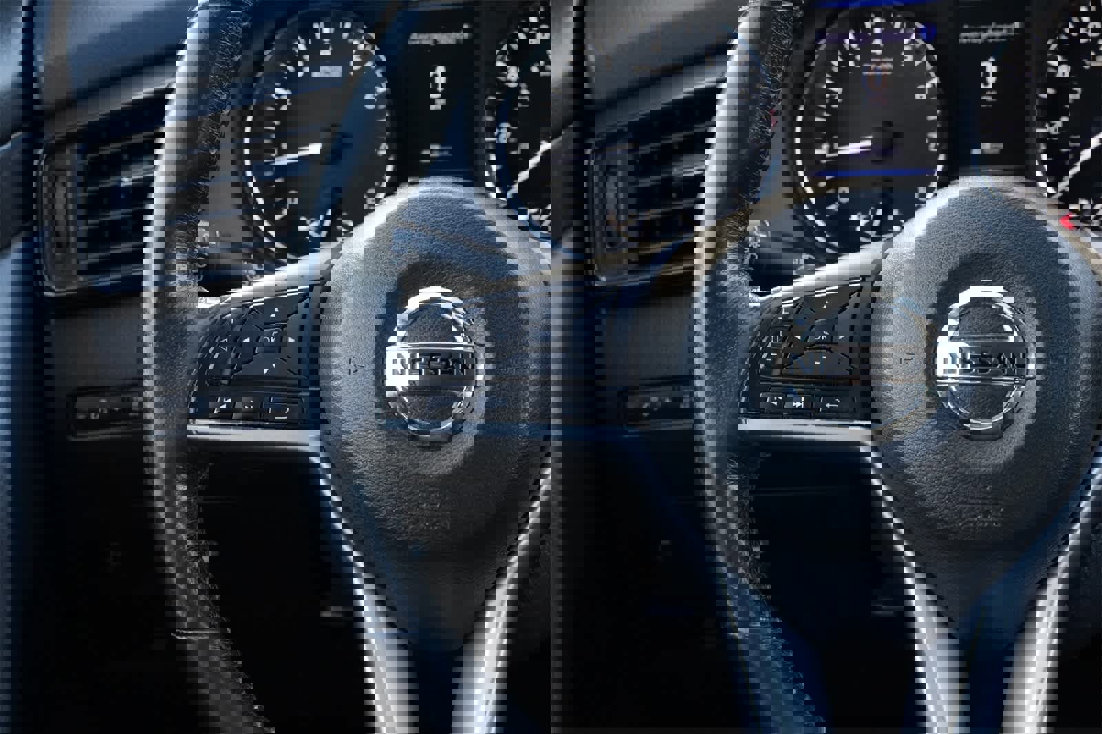 Used 2018 Nissan Rogue SV image 10