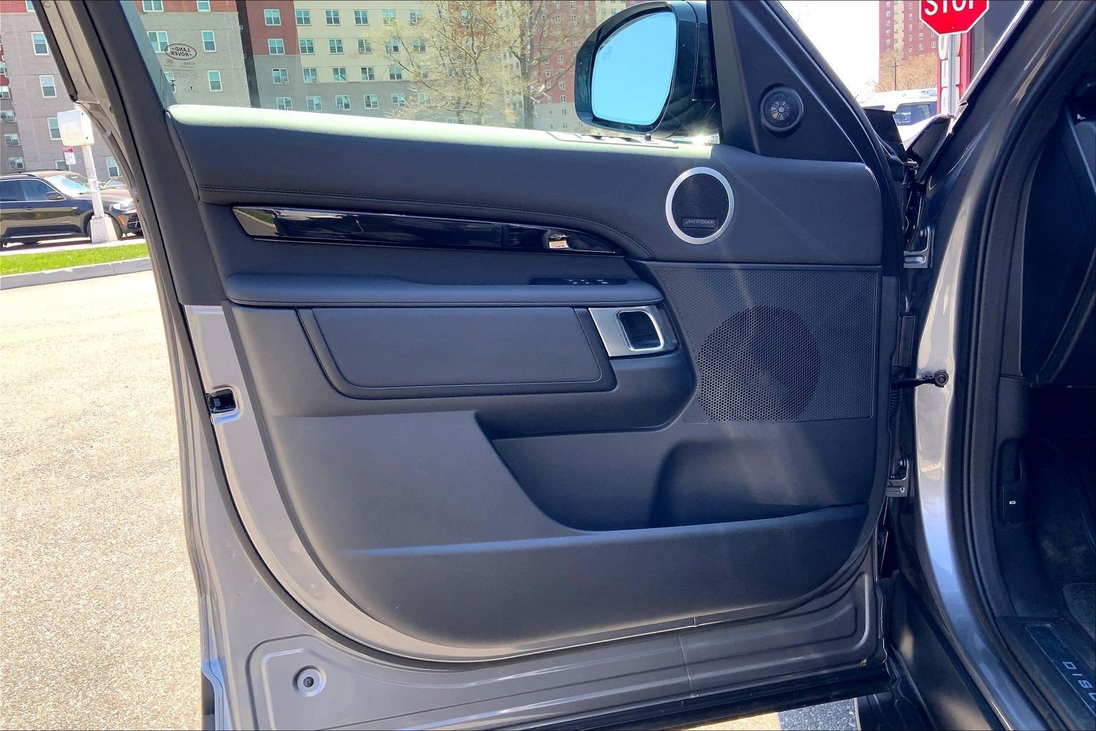 Used 2025 Land Rover Discovery S AWD/4WD image 21