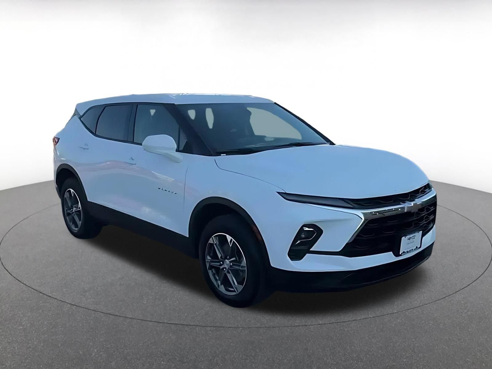 Used 2026 Chevrolet Blazer LT FWD image 3