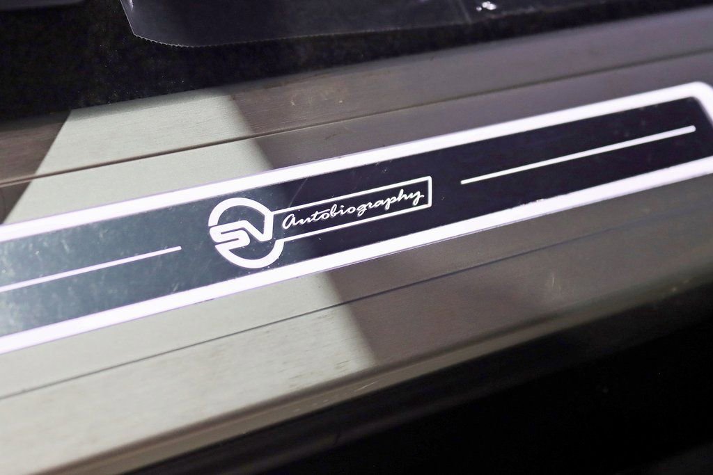 Used 2021 Land Rover Range Rover SV Autobiography Dynamic image 16