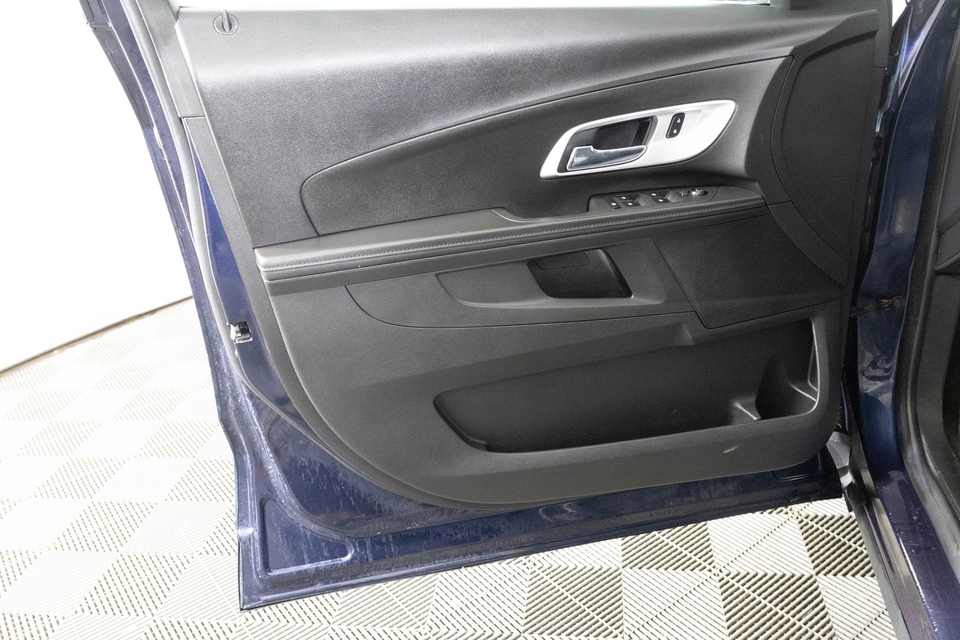 Used 2015 Chevrolet Equinox LS image 16