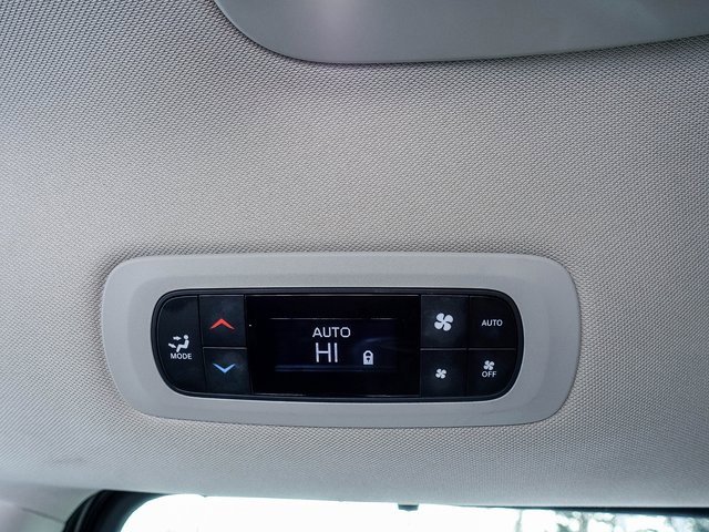 Used 2023 Chrysler Pacifica Touring-L image 24