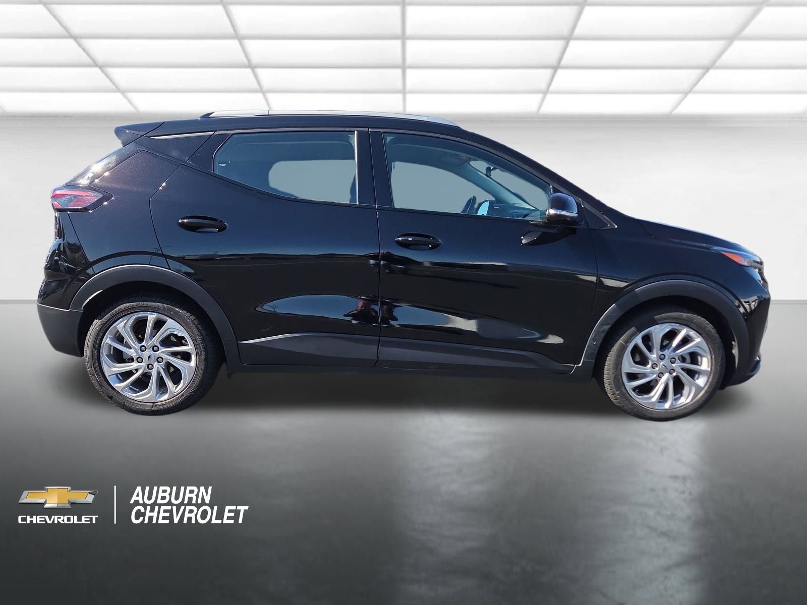 Used 2023 Chevrolet Bolt EUV LT image 2