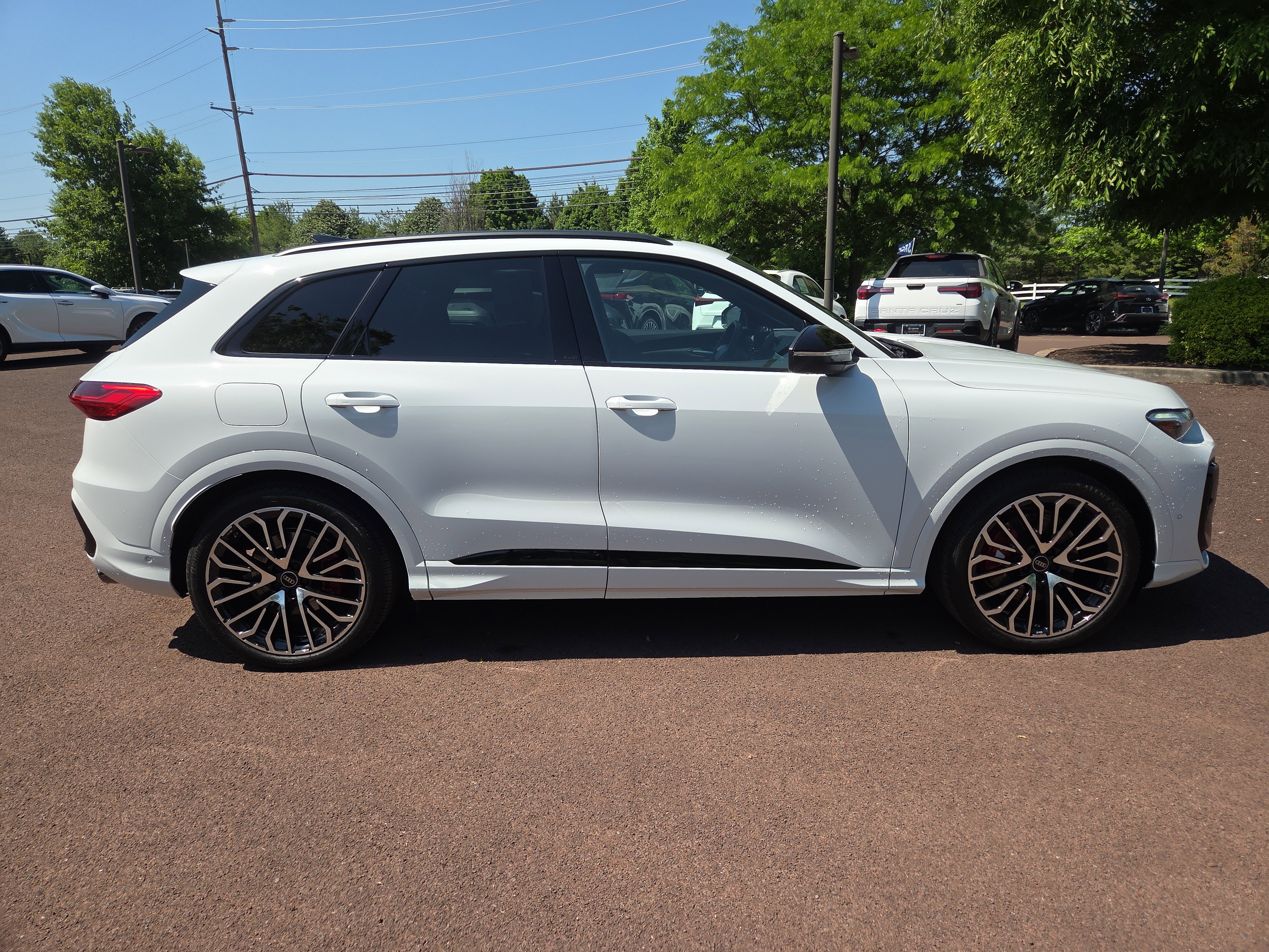 Used 2025 Audi SQ5 Prestige AWD/4WD image 2