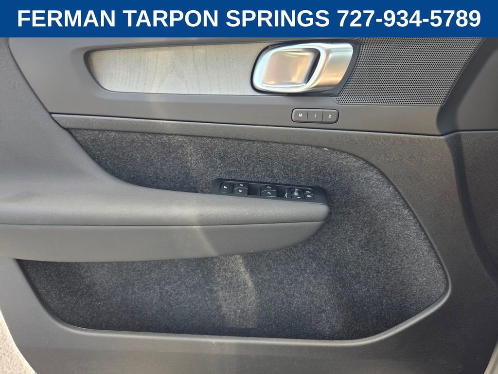 Certified 2025 Volvo XC40 B5 Plus image 23