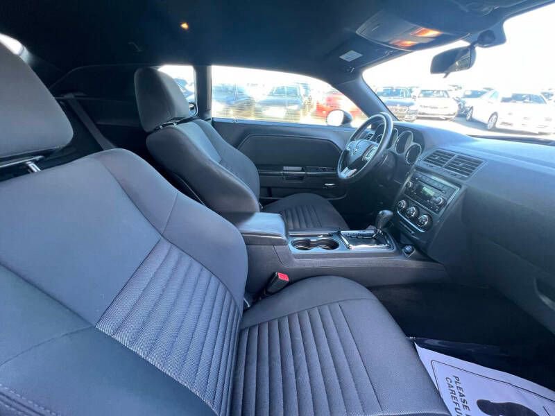 Used 2013 Dodge Challenger SXT RWD image 12