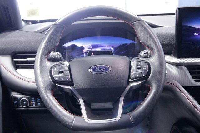 Used 2025 Ford Explorer ST-Line w/ ST-Line Street Pack AWD/4WD image 13