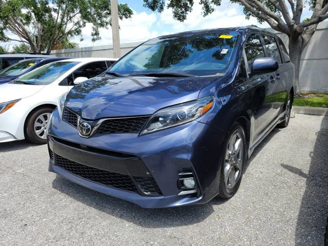 Used 2019 Toyota Sienna SE w/ SE Preferred Package FWD image 3