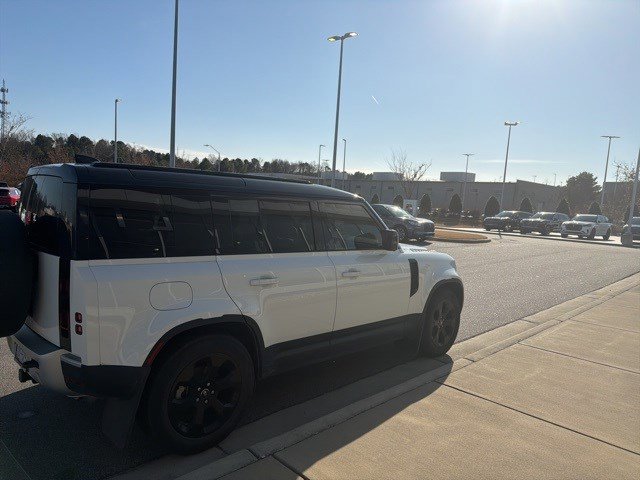 Used 2025 Land Rover Defender 110 S image 12