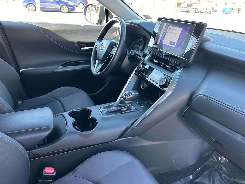 Used 2023 Toyota Venza LE image 8