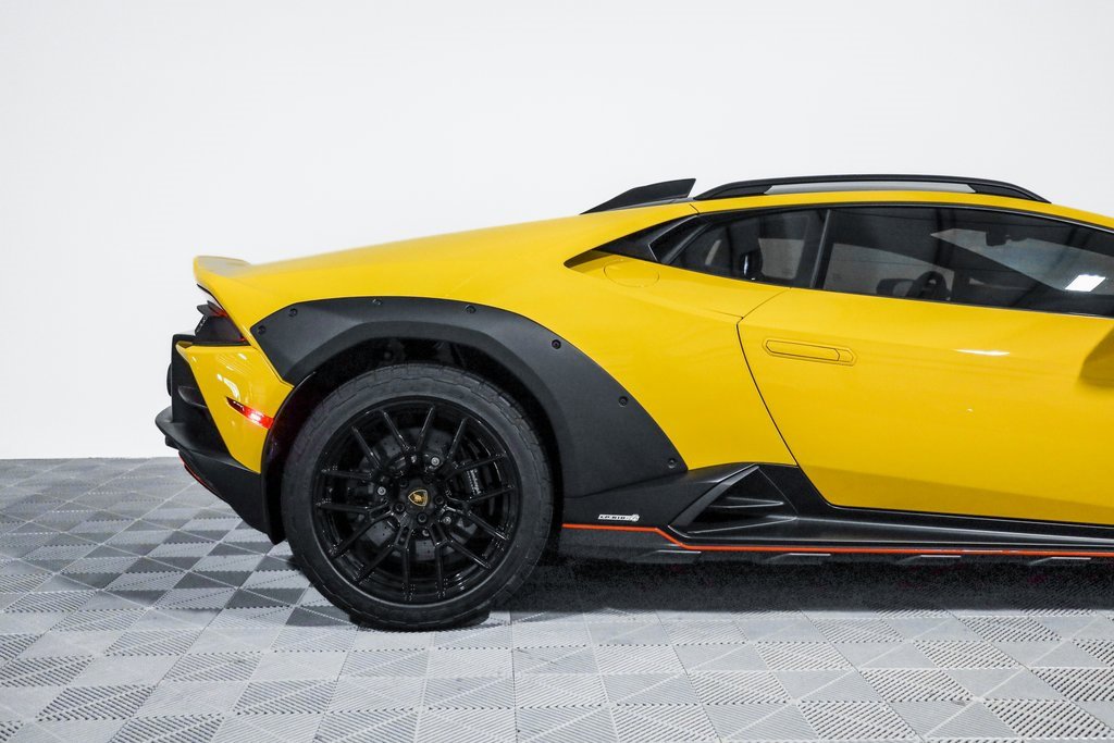 Used 2023 Lamborghini Huracan Sterrato image 2