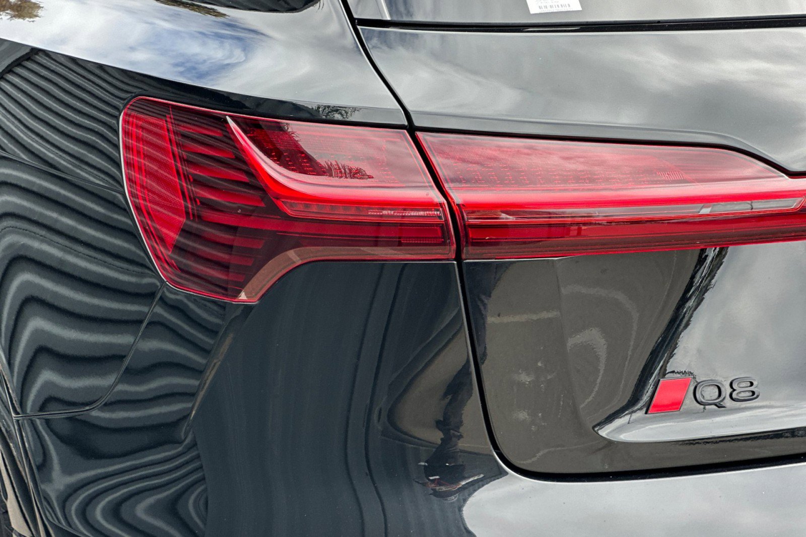 Used 2024 Audi Q8 e-tron Prestige w/ Prestige Package image 28
