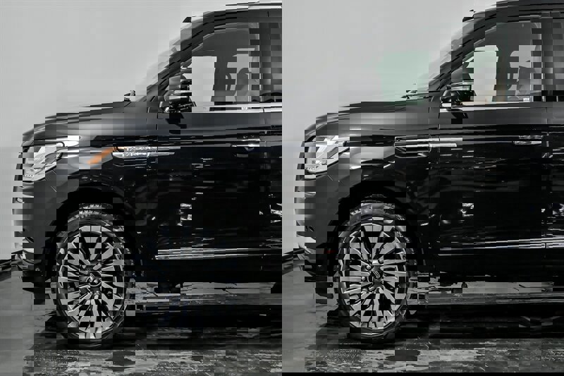 Used 2019 Lincoln Navigator Reserve image 6