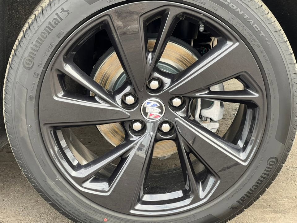 Used 2023 Buick Envision Essence w/ Technology Package I image 8