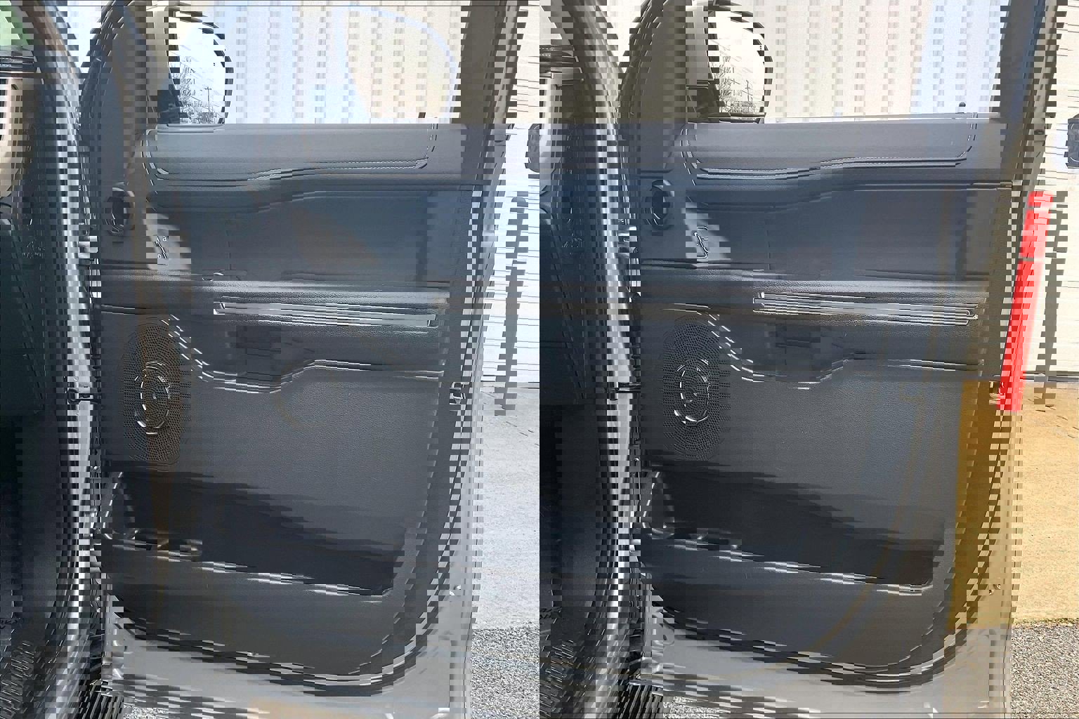 Used 2024 Ford Expedition XLT image 28