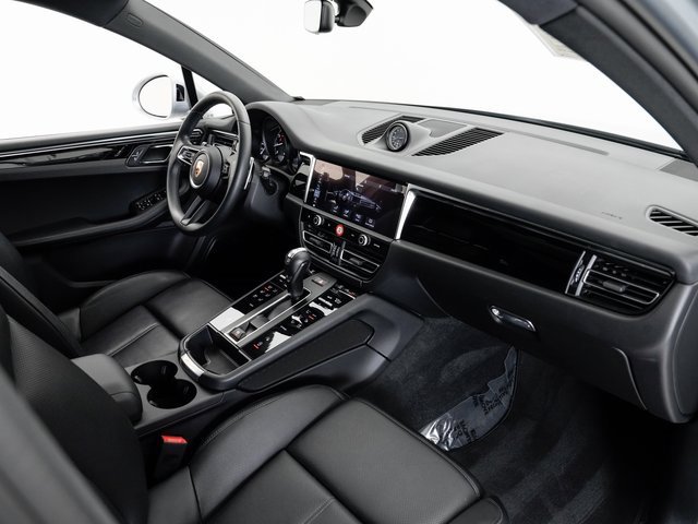 Used 2025 Porsche Macan image 24