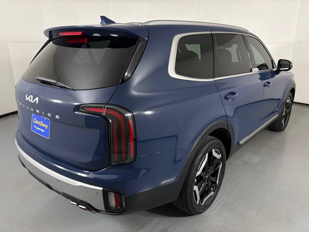 Used 2023 Kia Telluride EX w/ EX Captain's Chair Package FWD image 8