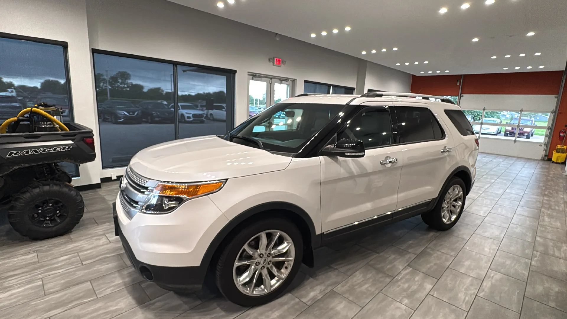 Used 2014 Ford Explorer XLT w/ Equipment Group 202A FWD image 9