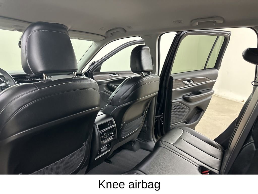 Used 2023 Jeep Grand Cherokee Limited w/ Black Appearance Package image 31