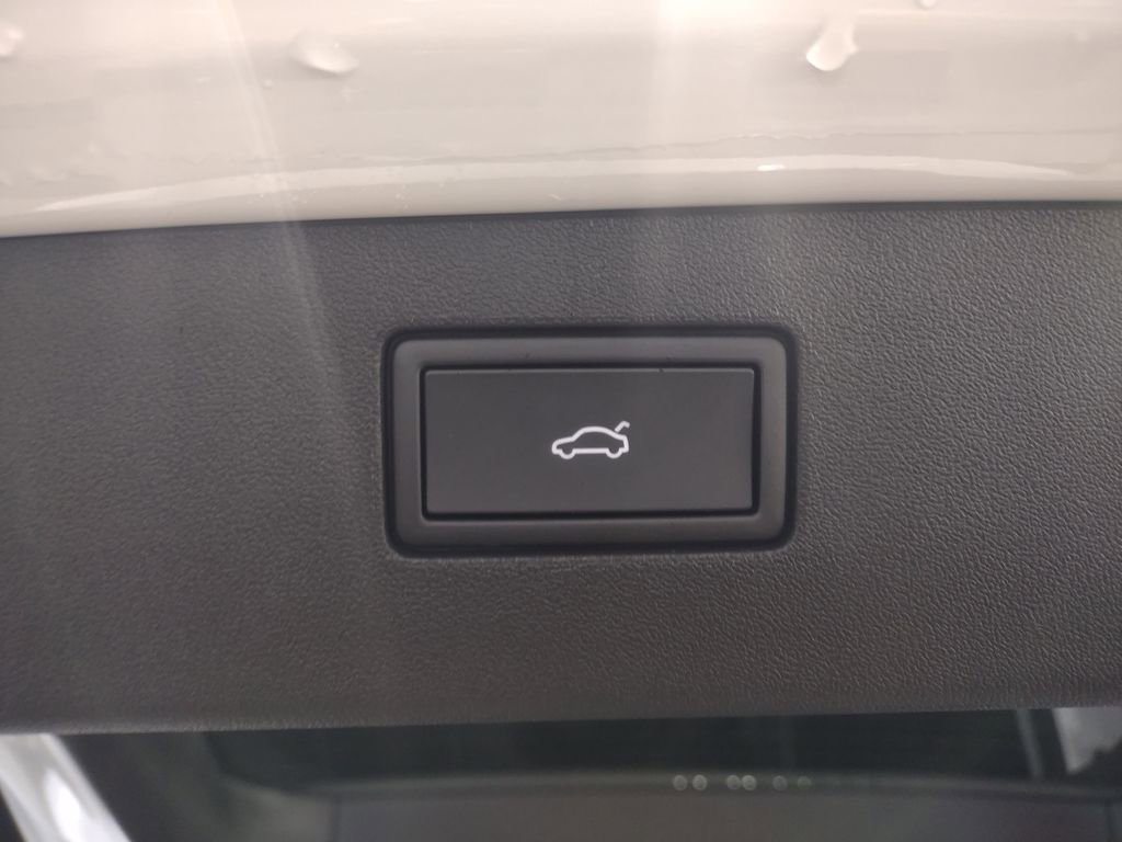 New 2025 Volkswagen Tiguan SE image 15