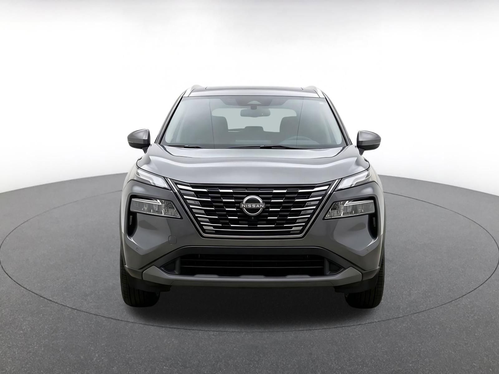 Used 2025 Nissan Rogue SV AWD/4WD image 2