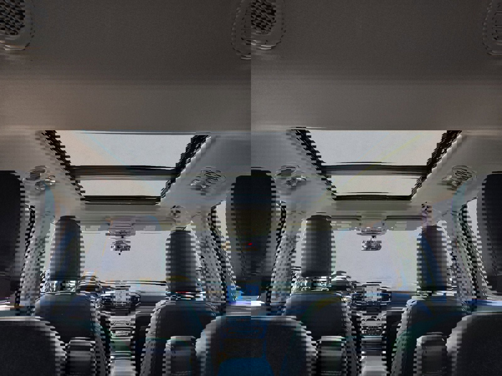 Used 2023 Ford Explorer XLT w/ Equipment Group 202A image 25