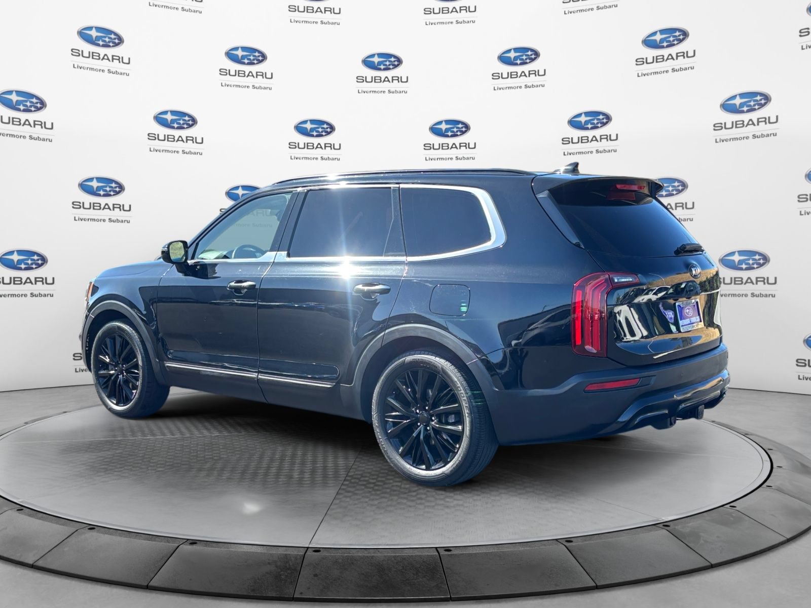 Used 2021 Kia Telluride SX w/ Towing Package FWD image 3