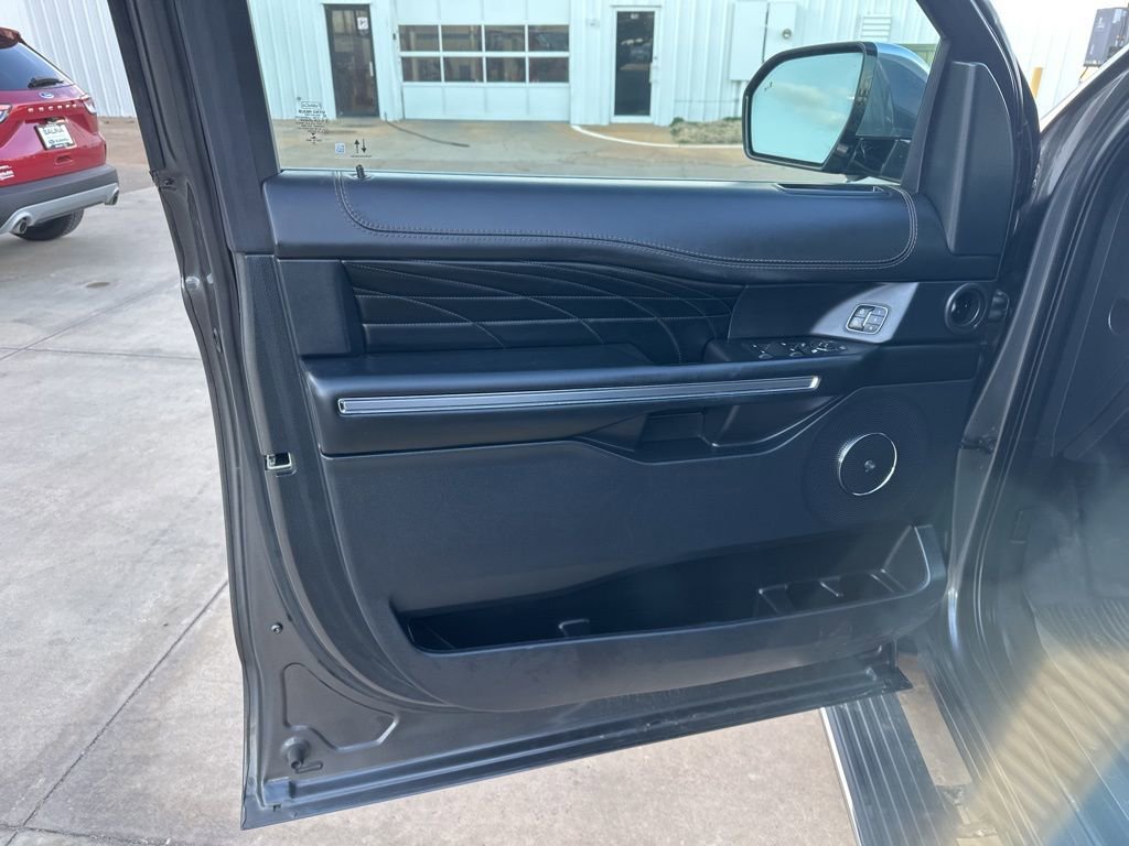 Used 2021 Ford Expedition Platinum image 7