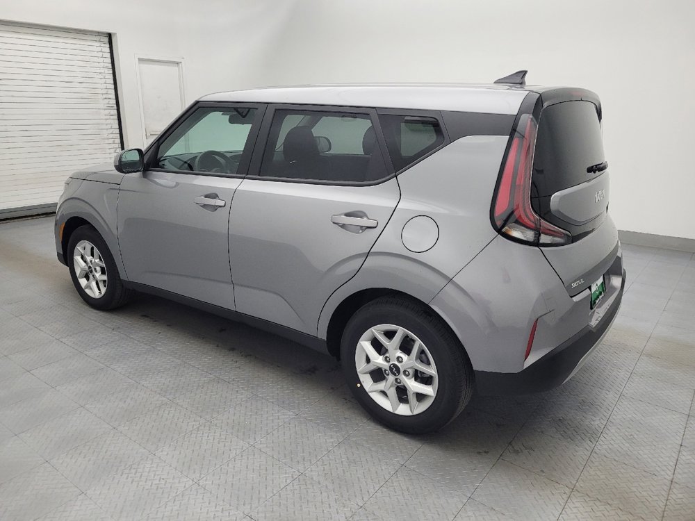 Used 2025 Kia Soul LX image 3