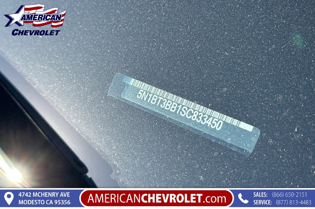 Used 2025 Nissan Rogue SV AWD/4WD image 3