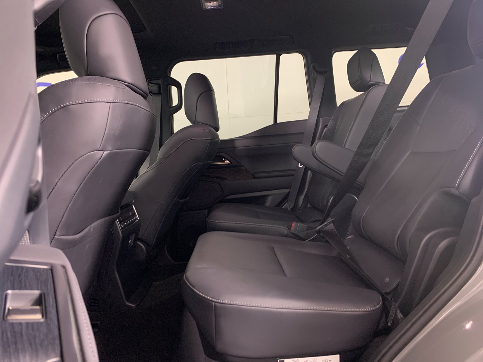 Used 2024 Lexus GX 550 w/ Cold Area Package AWD/4WD image 31