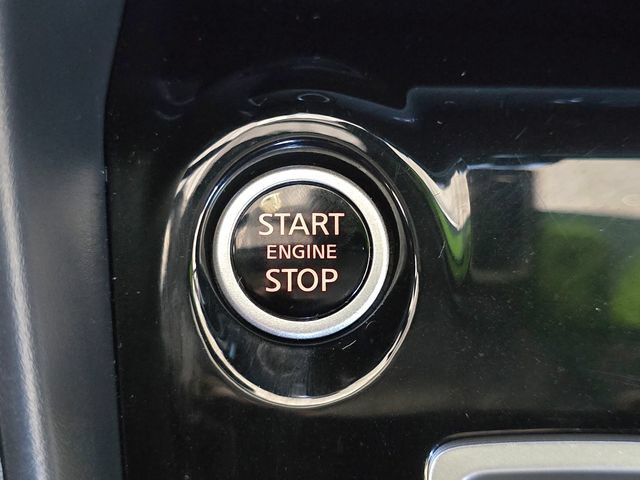 Used 2025 Nissan Versa SV FWD image 14