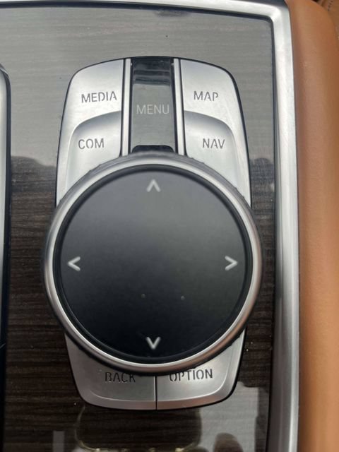 Used 2021 BMW 740i w/ Premium Package RWD image 34