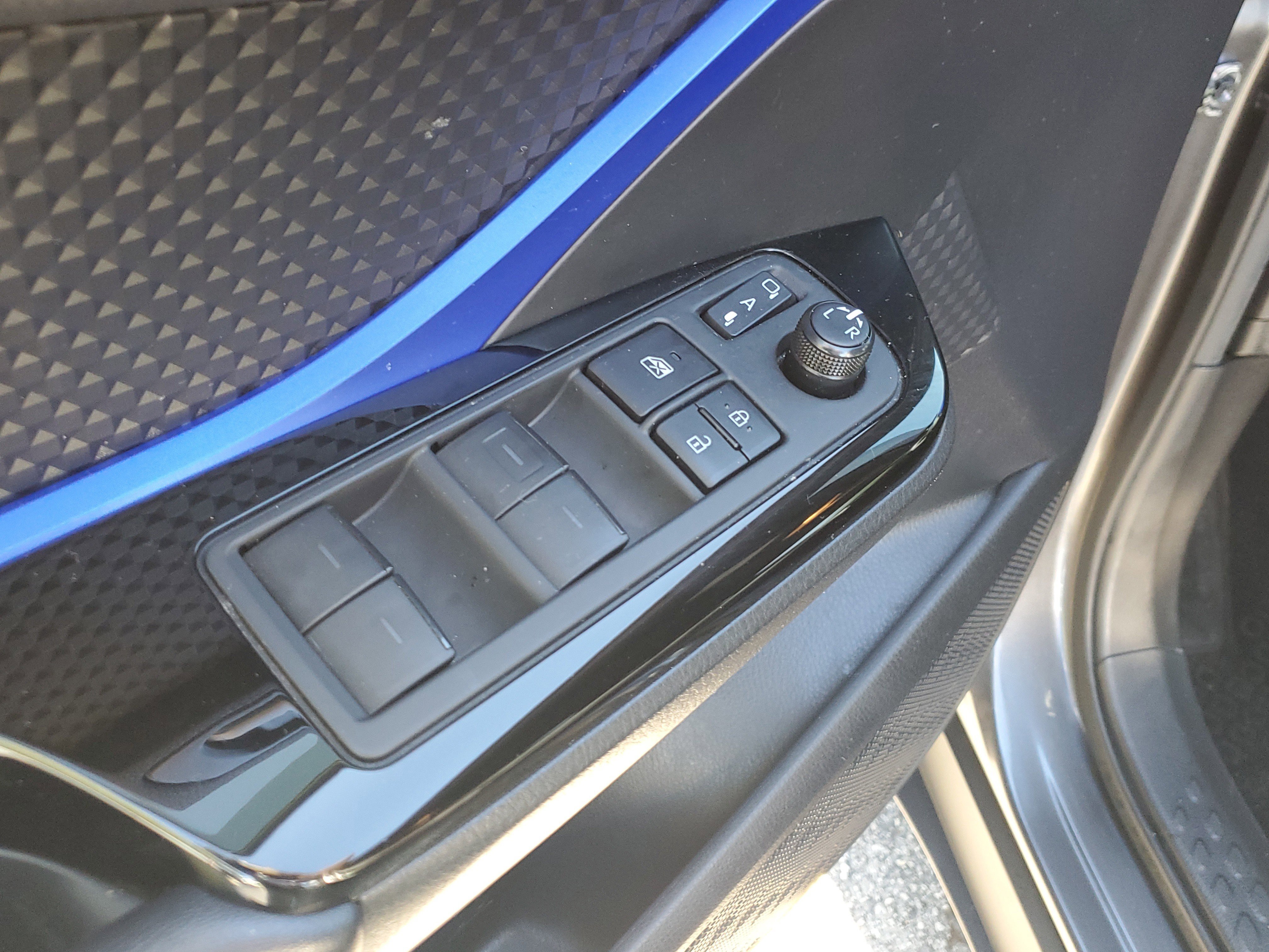 Used 2020 Toyota C-HR XLE image 17