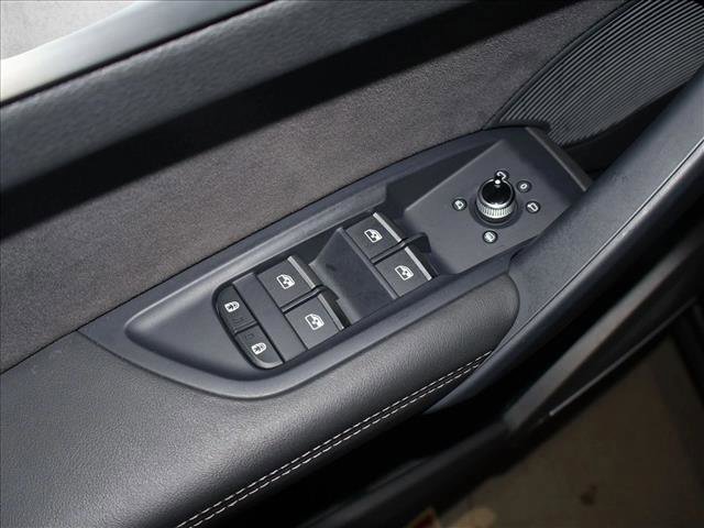 Used 2024 Audi Q5 e Prestige w/ Prestige Package image 12