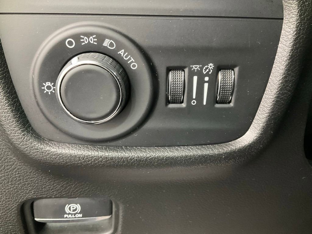 Certified 2023 Jeep Grand Cherokee L Laredo image 25