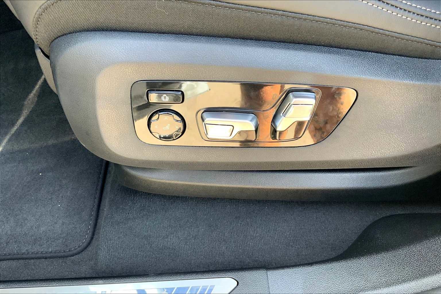 New 2026 BMW X6 M60i image 16