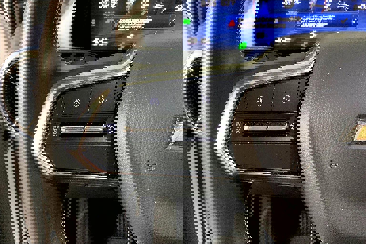 Used 2025 Chevrolet Equinox EV LT FWD image 18