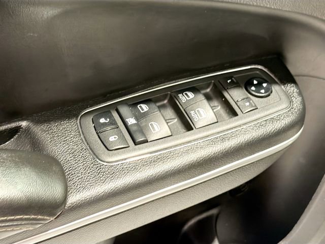 Used 2019 Chrysler 300 Limited image 17