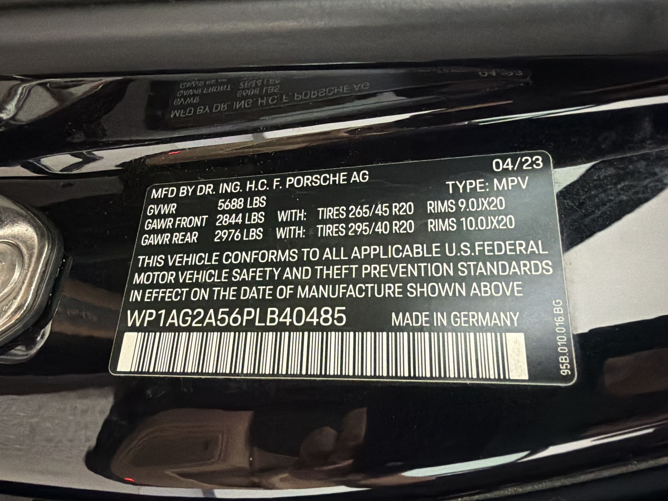 Certified 2023 Porsche Macan S AWD/4WD image 28