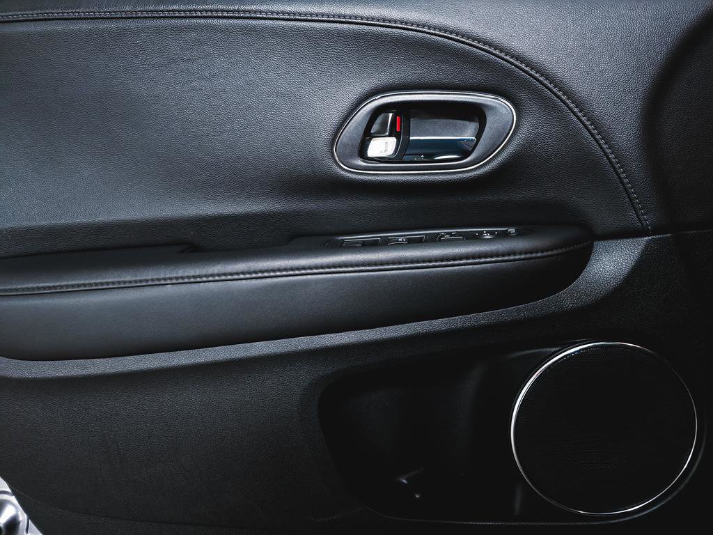 Used 2019 Honda HR-V Touring image 16