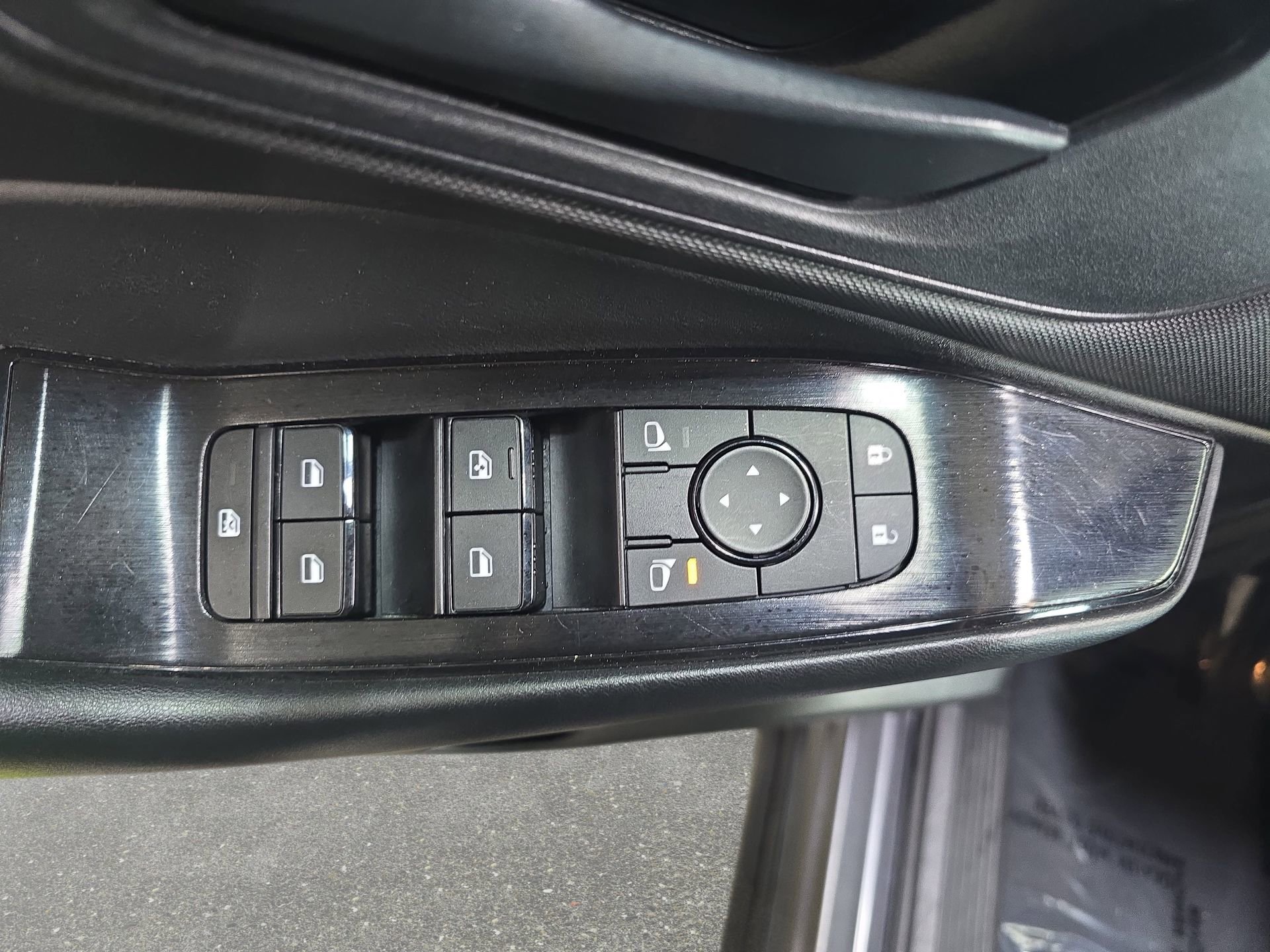 Used 2024 Nissan Rogue S FWD image 26