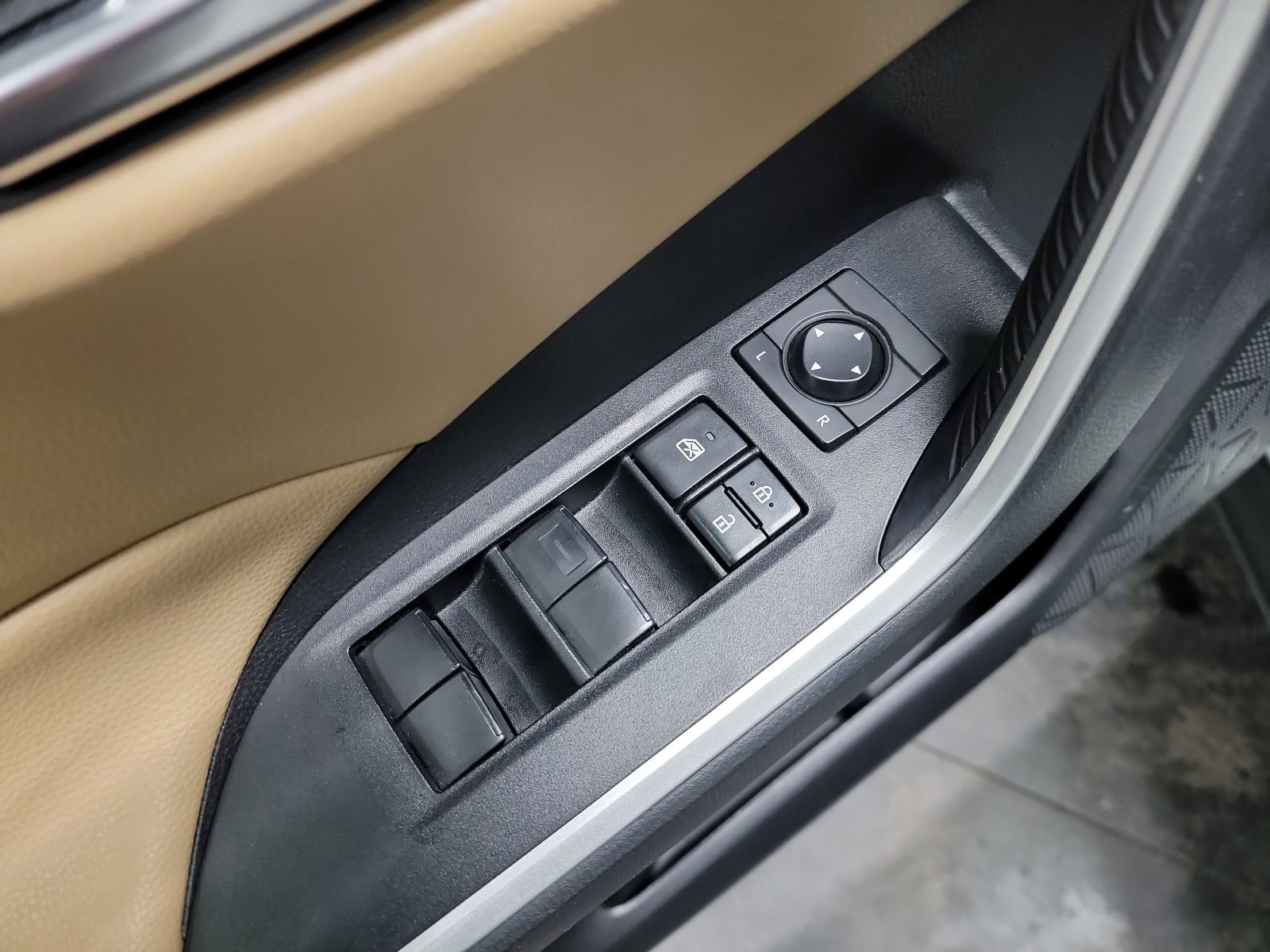 Used 2020 Toyota RAV4 XLE image 14